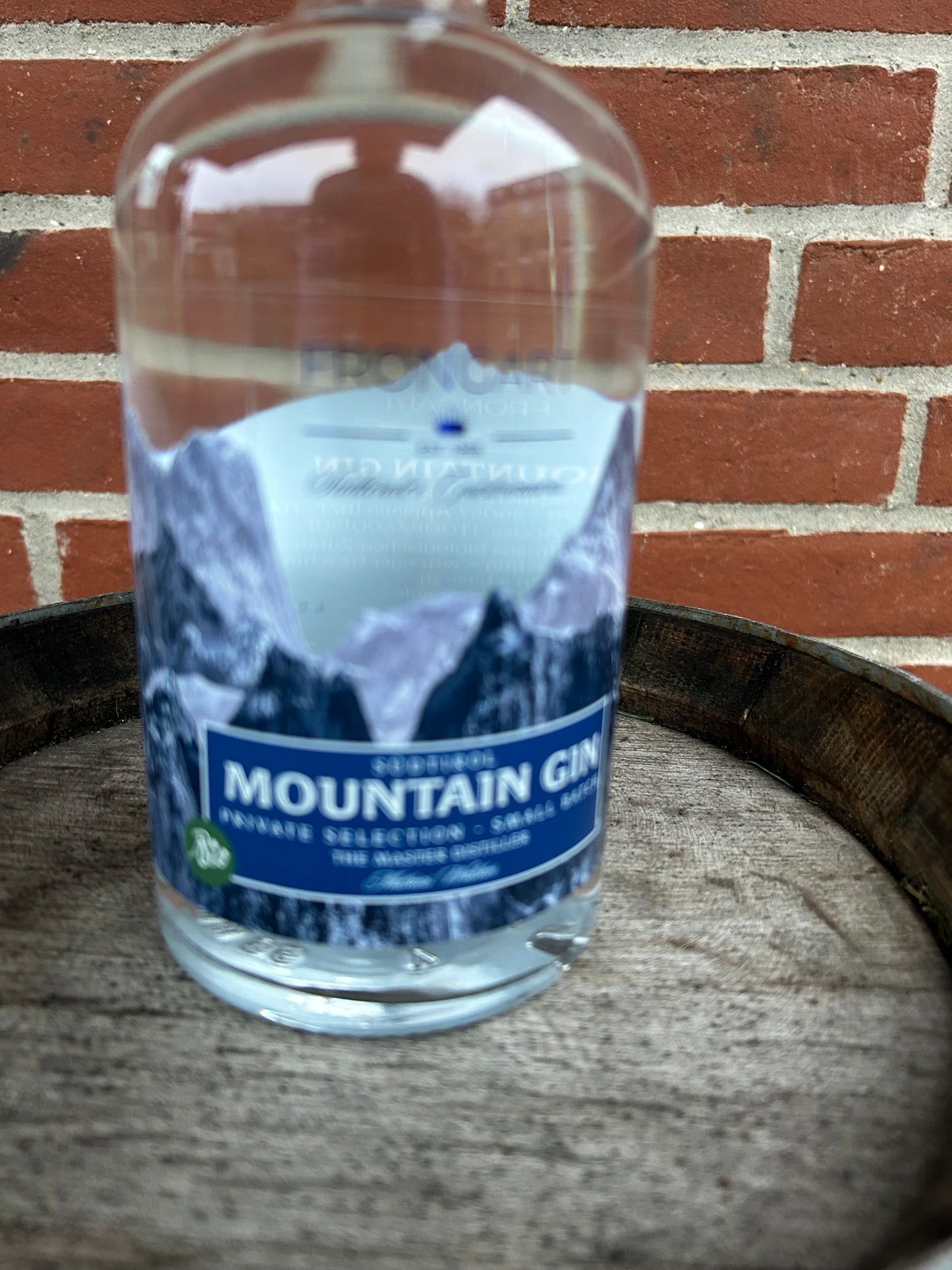 MOUNTAIN GIN ØKO 37,5% Frongart Estate, Small Batch, Walcher